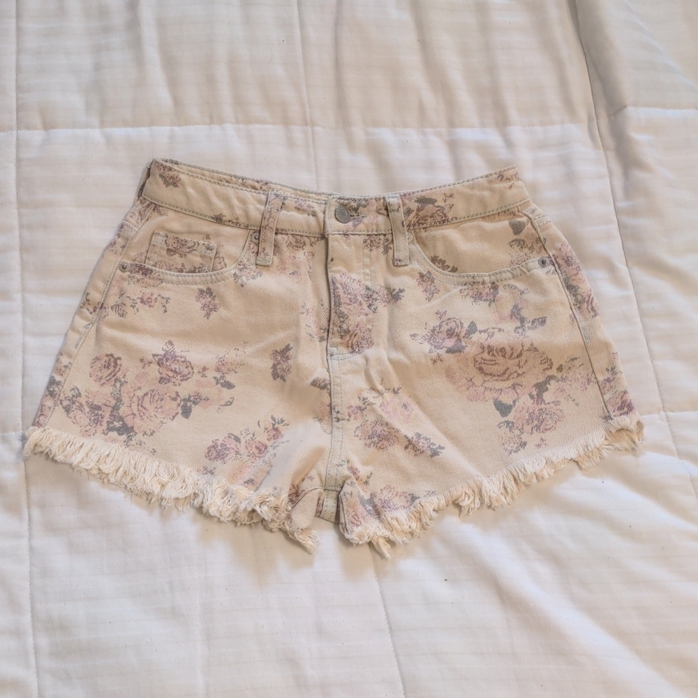 𝅺mossimo highrise raw edge faded floral print short